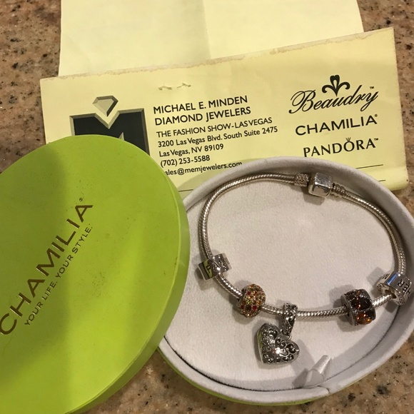 A Chamilia Charm Bracelet with 5 Charms - Picture 4 of 4